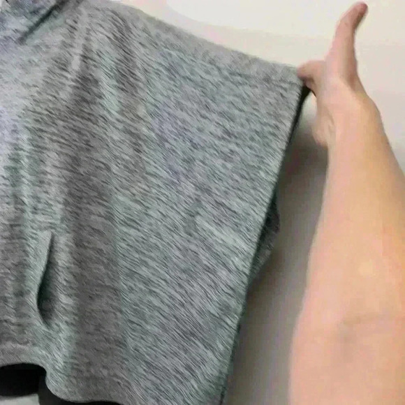 Athleta size small kangaroo pocket missing her drawstring very good condition - Picture 4 of 6